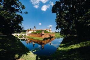 sommar nesvizh slott i de stad av nesvizh.vitryssland foto