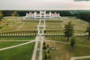 sommar kossovsky slott i belarus.puslovsky palats foto