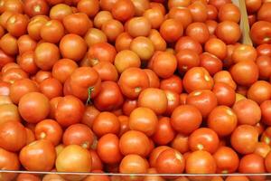 grönsaker, frukt och bär är såld på de basar i tel aviv foto