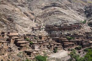 hus i de bergen stänga till imlil i toubkal nationell parkera, marocko foto