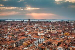 Venedig stadsbild - se från klockstapel di san marco. unesco värld arv webbplats. foto