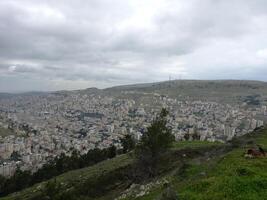 utsikt över staden nablus israel foto