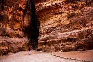 skönhet av stenar och gammal arkitektur i petra, jordan. gammal tempel i petra, jordan. foto