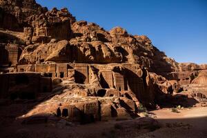 skönhet av stenar och gammal arkitektur i petra, jordan. gammal tempel i petra, jordan. foto