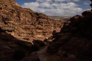 skönhet av stenar och gammal arkitektur i petra, jordan. gammal tempel i petra, jordan. foto