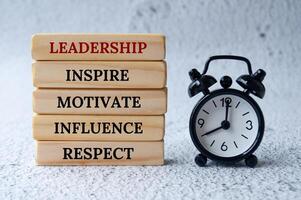ledare vem inspirera, motivera, inflytande och respekt begrepp. ledarskap och företag relaterad foto
