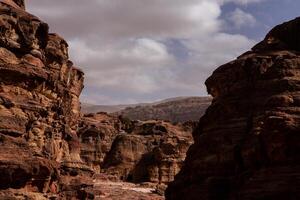 skönhet av stenar och gammal arkitektur i petra, jordan. gammal tempel i petra, jordan. foto