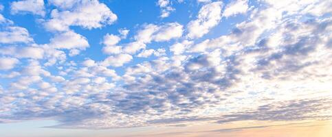 blå himmel morgon- himmel på en vinter- morgon. foto