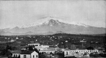 moln cape av montera etna i Sicilien, årgång gravyr. foto