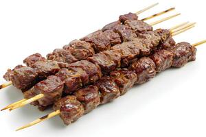 ai genererad satay eller sate isolerat på vit bakgrund foto