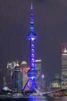 shangai, Kina, 2015 - pudong finansiell distrikt horisont på natt, Shanghai, Kina foto