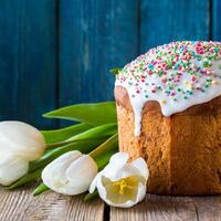 påsk ägg panettone bröd kaka bakgrund Lycklig påsk vår Semester tulpan foto