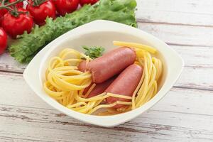 minikorvar med pasta spagetti foto