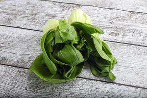 asiatisk kök färsk rå sallad pak choi foto