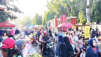 semarang, indonesien - februari, 2024 - de atmosfär på bil fri dag i de stad av semarang foto