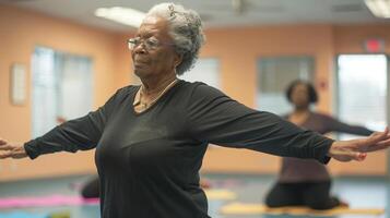 ai genererad en grupp av seniors håller på med yoga i en gemenskap Centrum foto