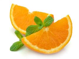 segment av ett orange med mynta foto