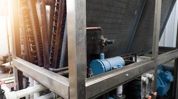 industriell automatisering luft kyld vatten kylare enhet för tillförsel vatten kall. foto