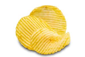 närbild se lugg av torkades Krispig saltade potatis pommes frites isolerat på vit bakgrund med klippning väg. foto