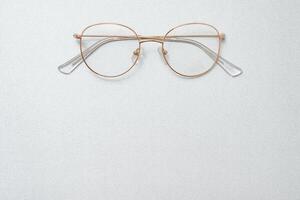 glasögon isolerat på vit backgound foto