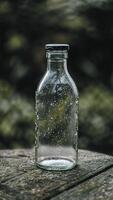 ai genererad de tömma glas flaska isolerat på vit bakgrund. foto