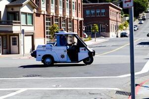 sausalito, ca, 2011 - parkering tillämpning fordon korsning genomskärning foto