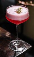 rosa lady alkoholhaltig cocktail stänga upp foto