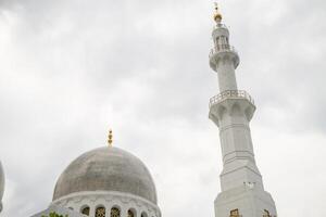 de störst moské på de solo- central java mesjid sheikh zayed. de Foto är lämplig till använda sig av för Ramadhan affisch och muslim innehåll media.