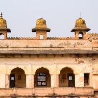 skön se av orchha palats fort, raja mahal och chaturbhuj tempel från jahangir mahal, orchha, madhya Pradesh, jahangir mahal - orchha fort i orchha, madhya Pradesh, indisk arkeologisk webbplatser foto