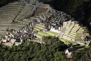 avlägsen se av machu picchu inka ruiner från huayna picchu foto