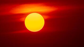 skön Sol i de orange himmel foto