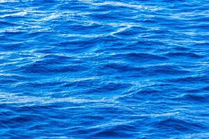marinmålning hav vatten och vågor hav mirissa strand sri lanka. foto