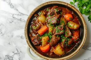 ai genererad boeuf bourguignon i panorera på vit marmor kök bakgrund. generativ ai foto