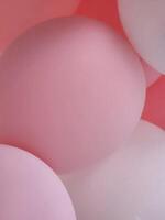 rosa och vit ballonger. bakgrund med ballonger foto