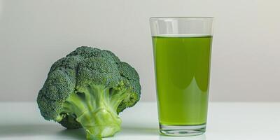 ai genererad en glas av nyligen pressas broccoli juice. friska äter foto