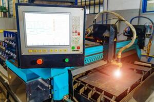 industriell Utrustning för stål ark bearbetning. tung maskineri. foto