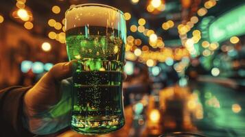 ai genererad en glas av grön öl st Patricks dag begrepp foto