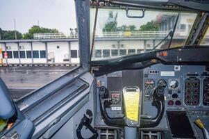 de inuti av de cockpit eller pilot rum av en boeing b737 flygplan, Indonesien, 6 januari 2024 foto