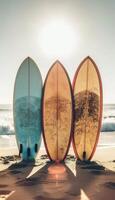 ai genererad färgrik surfingbrädor redo för vågor på solig strand Nästa till hav med brytning vågor foto