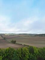 hög vinkel se av brittiskt landsbygden landskap på hitchin stad av England Storbritannien foto