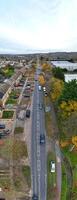 antenn vertikal panorama- se av luton och dunstabil stad av England Storbritannien. november 13:e, 2023 foto