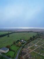 hög vinkel se av brittiskt landsbygden landskap av luton stad av England Storbritannien foto