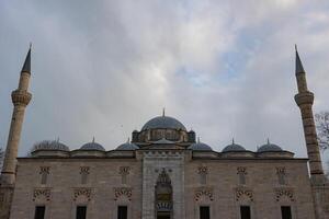 bayezid eller beyazit moské se med molnig himmel foto