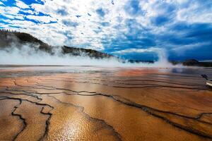 storslagen prismatisk vår i Yellowstone nationalpark foto