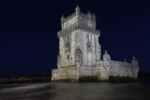 Lissabon, portugal på belem torn på de tagus flod foto