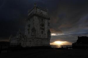 Lissabon, portugal på belem torn på de tagus flod foto