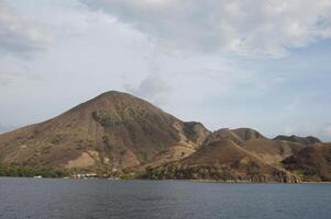 landskap se från komodo ö , indonesien foto