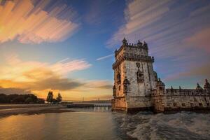 Lissabon, portugal på belem torn på de tagus flod foto