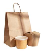 kraft paket, papper väska, kartong soppa kopp, spaghetti packa isolerat på vit bakgrund foto