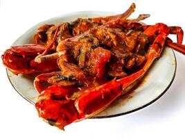 krabba med sås eller känd som kepiting saus padang är ett av Indonesiens traditionell livsmedel foto